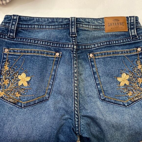 Shyanne faded wash denim embroidered pockets Jean - Picture 3 of 4